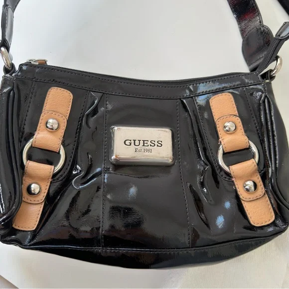 GUESS Glossy Black Shoulder Bag & Floral G-Logo Wallet Bundle - Picture 5 of 15